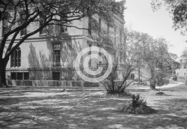 Robb House, New Orleans, between 1920 and 1926. Creator: Arnold Genthe.