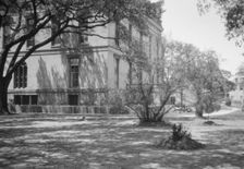 Robb House, New Orleans, between 1920 and 1926. Creator: Arnold Genthe
