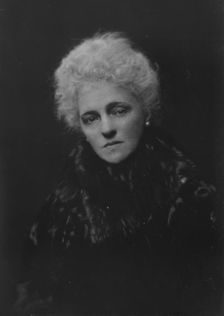 Robbins, J.W., Mrs., portrait photograph, 1917 Nov. 2. Creator: Arnold Genthe