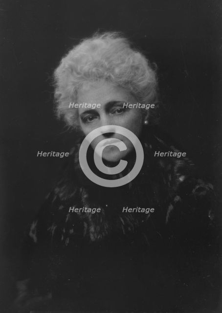 Robbins, J.W., Mrs., portrait photograph, 1917 Nov. 2. Creator: Arnold Genthe.