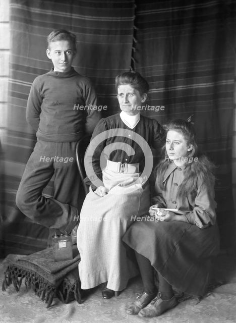 Robert Augustus Henry L'Estrange's family from left Frederick Robert L'Estrange (son)..., 1906. Creator: Robert Augustus Henry L'Estrange.