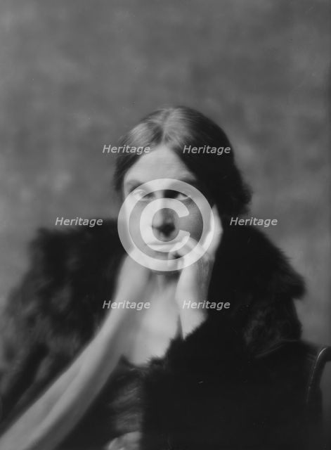 Roberts, Mary, Mrs., portrait photograph, 1915. Creator: Arnold Genthe.