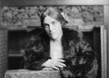 Roberts, Mary, Mrs., portrait photograph, 1915. Creator: Arnold Genthe
