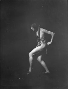 Roberts, Rene, Miss, 1922 Nov. 18. Creator: Arnold Genthe