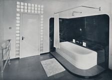 Robin Byng - Bathroom in Grosvenor Square, London, showing te Insulight glass blocks made by Pilk