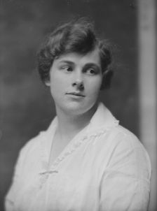 Robinson, M., Miss, portrait photograph, 1917 Mar. 10. Creator: Arnold Genthe