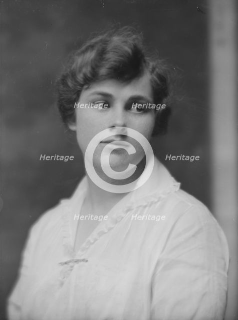 Robinson, M., Miss, portrait photograph, 1917 Mar. 10. Creator: Arnold Genthe.