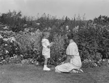 Rochester, Mrs., and Dudley, outdoors, 1931 July 25. Creator: Arnold Genthe