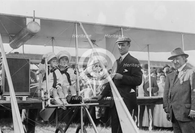 Rodgers (twins? on plane?), between c1910 and c1915. Creator: Bain News Service.