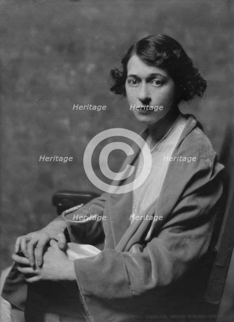 Roland, M., Miss, portrait photograph, 1915 Oct. 11 or Oct. 12. Creator: Arnold Genthe.