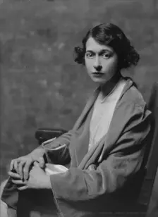 Roland, M., Miss, portrait photograph, 1915 Oct. 11 or Oct. 12. Creator: Arnold Genthe