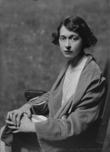 Roland, M., Miss, portrait photograph, 1915 Oct. 11 or Oct. 12. Creator: Arnold Genthe