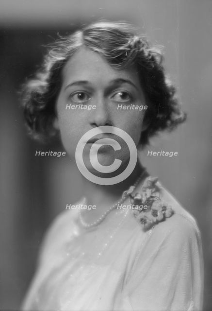 Roland, M., Miss, portrait photograph, 1915 Oct. 11 or Oct. 12. Creator: Arnold Genthe.