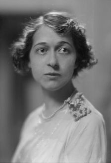 Roland, M., Miss, portrait photograph, 1915 Oct. 11 or Oct. 12. Creator: Arnold Genthe