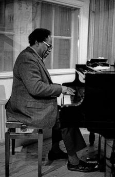 Roland Hanna, Tenor Clef, Hoxton Square, London, Dec 1991. Artist: Brian O'Connor