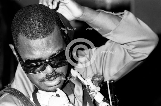 Roland Kirk, Ronnie Scott's, London, 1976.   Artist: Brian O'Connor.