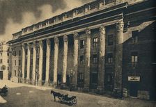 Roma - Piazza di Pietra 1910
