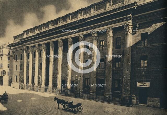 'Roma - Piazza di Pietra', 1910. Artist: Unknown.