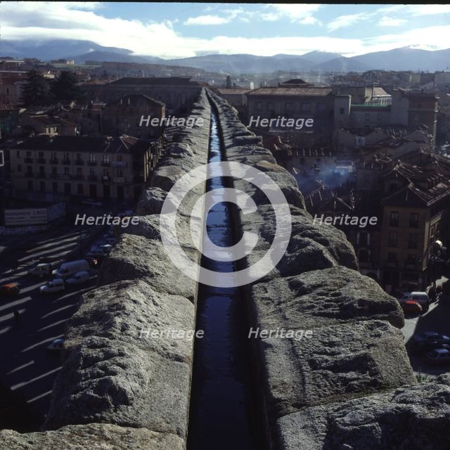 Roman aqueduct of Segovia seen from its higher part.
