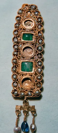 Roman gold hair-ornament from Carthage, 3rd century