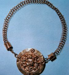 Roman gold pendant of a Gorgon's head, 2nd century