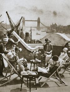 Roof garden of the Langbourne Club for City women, Fishmonger Hall Street, London, c1920s(?)