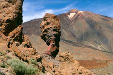 Roques Chinchado, Parque Nacional del Teide, Tenerife, Canary Islands, 2007. Creator: Peter Thompson