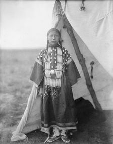 Rosa Lame Dog, c1905. Creator: Edward Sheriff Curtis
