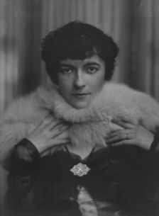 Rose, Walter, Mrs., portrait photograph, 1916 Apr. 11. Creator: Arnold Genthe