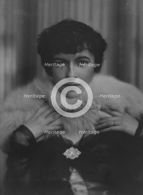Rose, Walter, Mrs., portrait photograph, 1916 Apr. 11. Creator: Arnold Genthe.