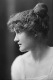 Rose, Miss, portrait photograph, 1915. Creator: Arnold Genthe