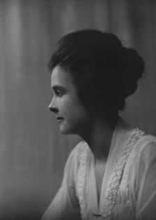 Rose, Miss, portrait photograph, 1917 Apr. 30. Creator: Arnold Genthe