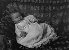 Rosen, Walter T., Mrs., baby of, portrait photograph, 1915. Creator: Arnold Genthe