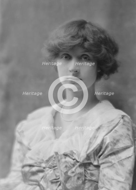Rosen, Walter T., Mrs., portrait photograph, 1915. Creator: Arnold Genthe.
