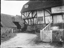 Roses Manor Farm, Broomfield Road, Lower Broomfield, Maidstone, Kent, 1904. Creator: Katherine Jean Macfee