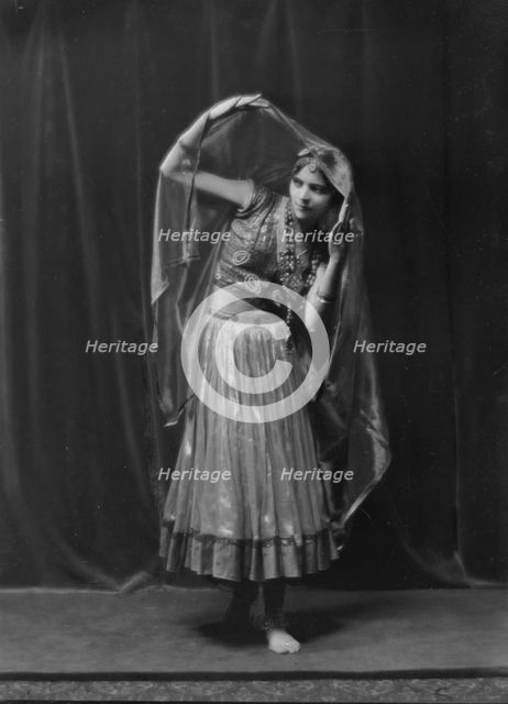 Roshanara, portrait photograph, 1917 Mar. 23. Creator: Arnold Genthe.
