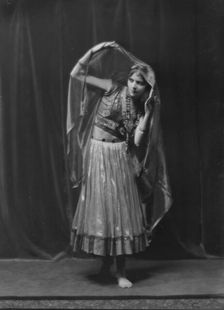 Roshanara, portrait photograph, 1917 Mar. 23. Creator: Arnold Genthe