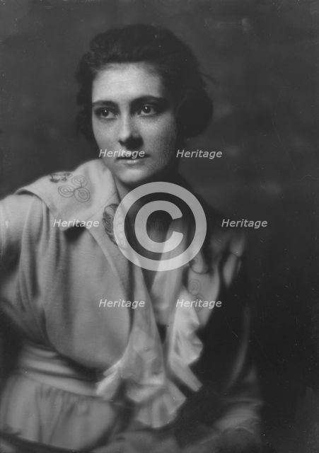Ross, Gordon, Mrs., portrait photograph, 1917 May 24. Creator: Arnold Genthe.