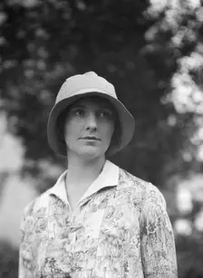 Ross, June, Mrs., standing outdoors, 1929 June. Creator: Arnold Genthe