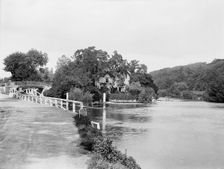 Ray Mill Cottage, River Thames, Maidenhead, Berkshire, 1885. Artist: Henry Taunt