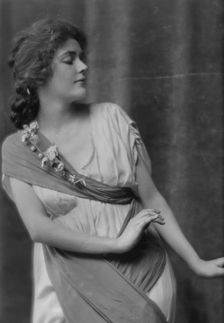 Ray, Adele, Miss, portrait photograph, 1914 July 8. Creator: Arnold Genthe