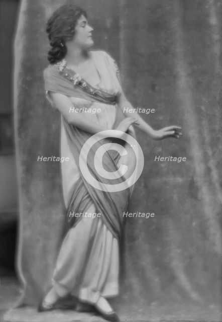 Ray, Adele, Miss, portrait photograph, 1914 July 8. Creator: Arnold Genthe.