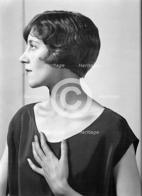 Ray, Caroll, Miss, portrait photograph, 1923 Nov. 3. Creator: Arnold Genthe.