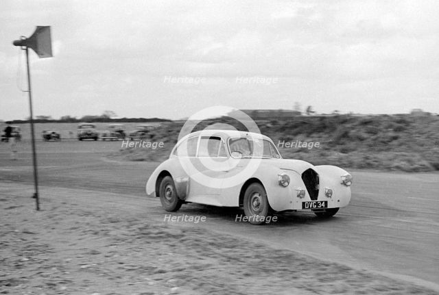 Ray Playford driving a Healey Elliott, at Snetterton Circuit, Norfolk, 1953. Creator: Unknown.