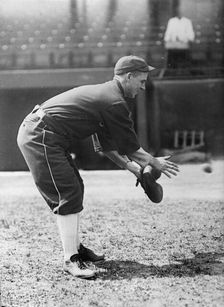 Ray Schalk, Chicago Al (Baseball), 1914. Creator: Harris & Ewing
