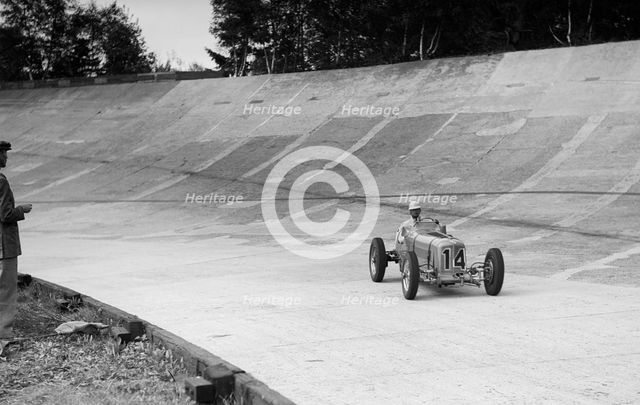 Raymond Mays' ERA on the way to second place, JCC International Trophy, Brooklands, 7 May 1938.  Artist: Bill Brunell.