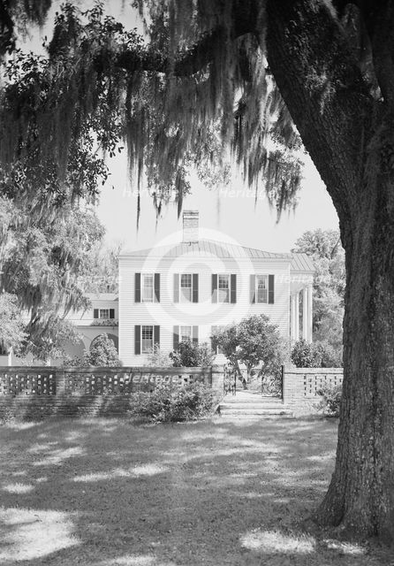 Radcliffe Cheston, Jr., Friendfield Plantation, residence in Georgetown, South Carolina, 1937. Creator: Gottscho-Schleisner, Inc.