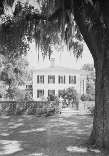 Radcliffe Cheston, Jr., Friendfield Plantation, residence in Georgetown, South Carolina, 1937. Creator: Gottscho-Schleisner, Inc