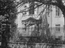 [Radcliffe-King Mansion, 24 George Street], Charleston, South Carolina, between 1920 and 1926. Creator: Arnold Genthe