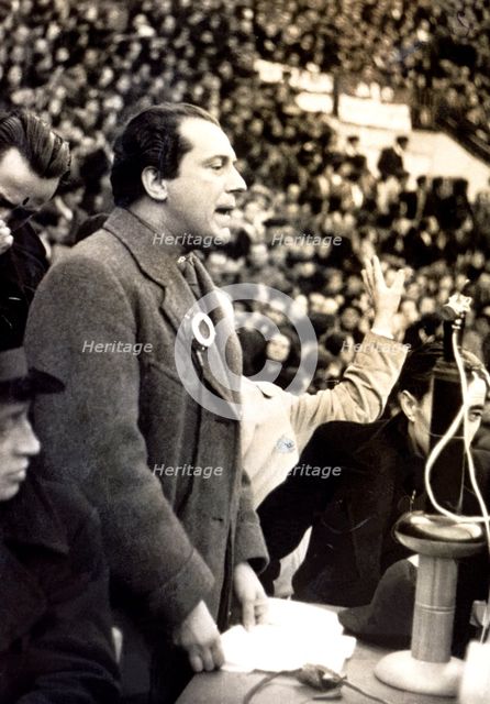 Rafael Alberti (1902-1999), Spanish poet, the poet during a meeting of the Communist Party in the…